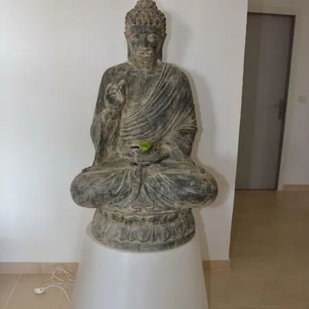 Апартаменты Zen Сен-Лоран-дю-Вар